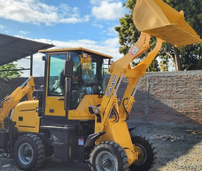 Étude de cas : comment la chargeuse-pelleteuse compacte SAAO a redéfini l’efficacité sur un chantier résidentiel restreint