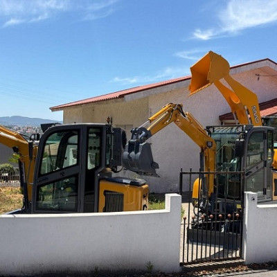 Cas client au Portugal : Mini pelle SAAO et chargeuse sur pneus pour petits projets de construction